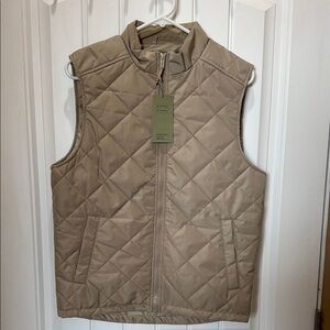 Men's Tan Quilted Vest. New with tags size small.